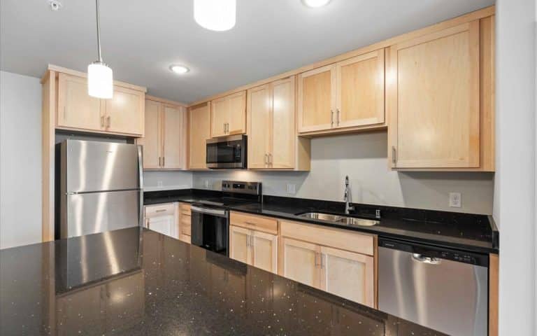 2-bedroom-apartment-with-full-appliance-kitchen-for-rent-milwaukee