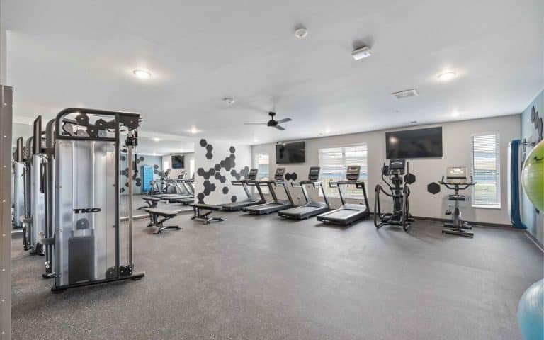 state-of-the-art-fitness-center-michigan-street-commons-apartments-in-milwaukee-wi